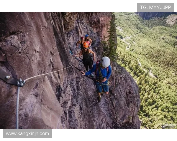 南京攀岩队的团队协作揭秘：攀岩巨献背后的默契与奋斗