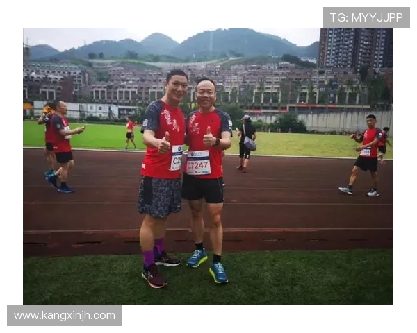 深圳攀岩队在马拉松大满贯中的团队协作表现精彩点评与分析