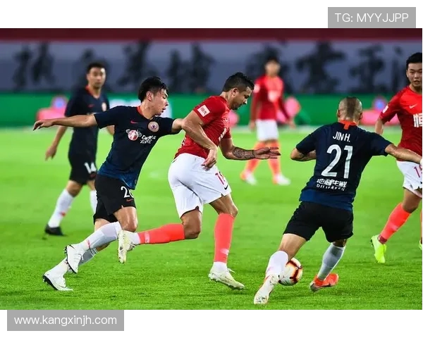 深圳足球队以71分领跑冠军赛积分榜展现强大实力